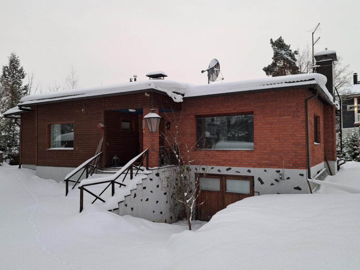 Mäntytie 15, Espoo (Nöykkiö, Eestinmalmi)