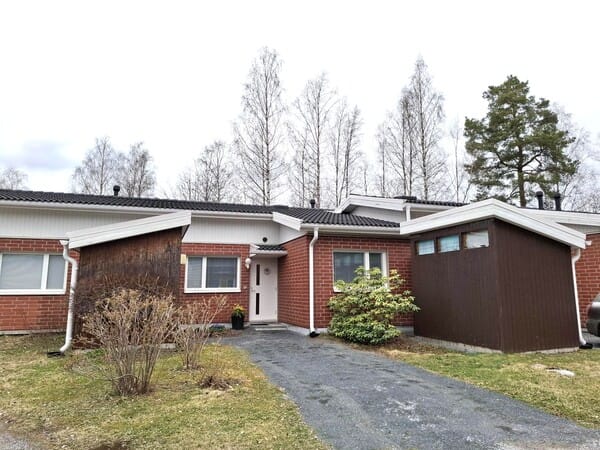 Pohjolantie 3, Ylöjärvi (Vuorentausta)