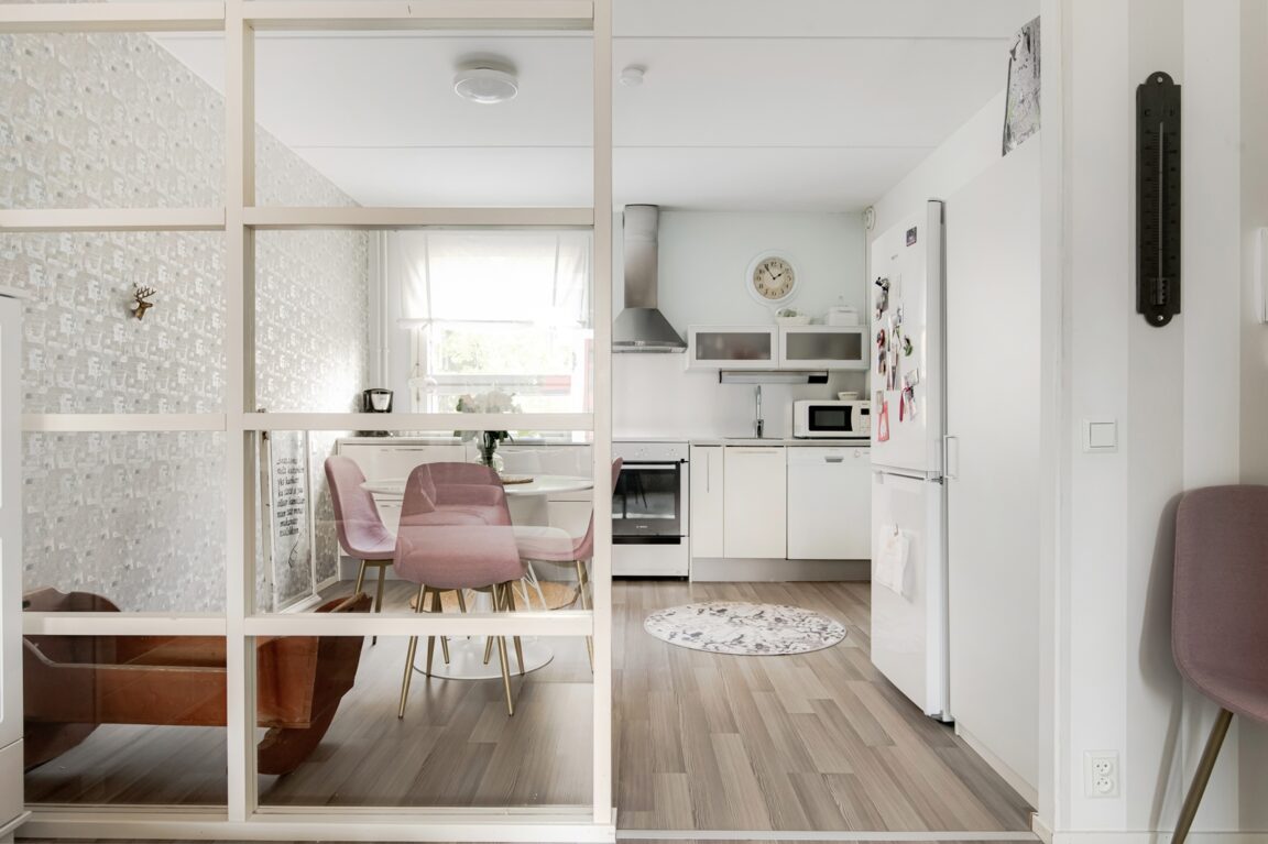 Hyvinkäänkatu 46, Hyvinkää (Kirjavatolppa)