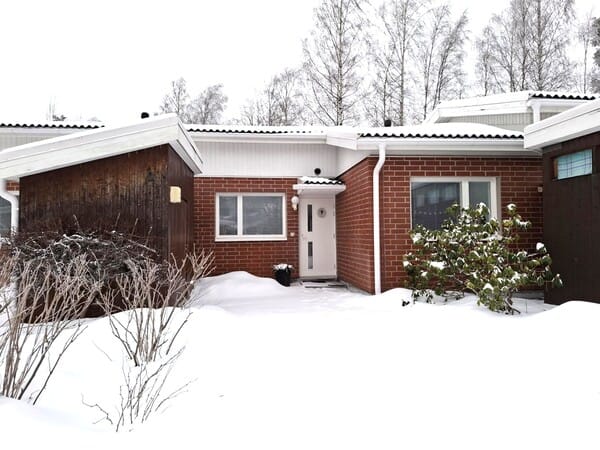 Pohjolantie 3, Ylöjärvi (Vuorentausta)