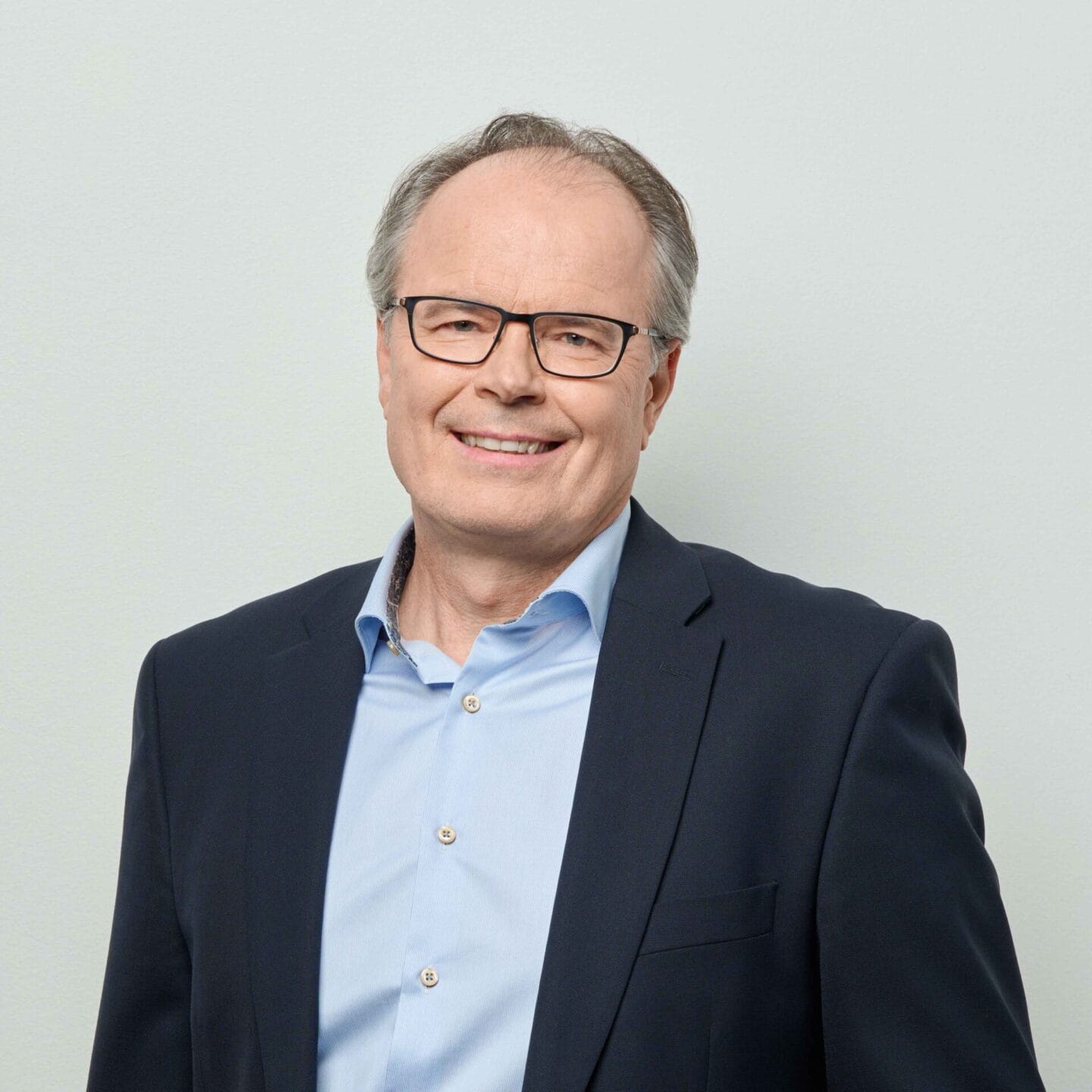 Kiinteistönvälittäjä, LKV, KTM Mika Bono