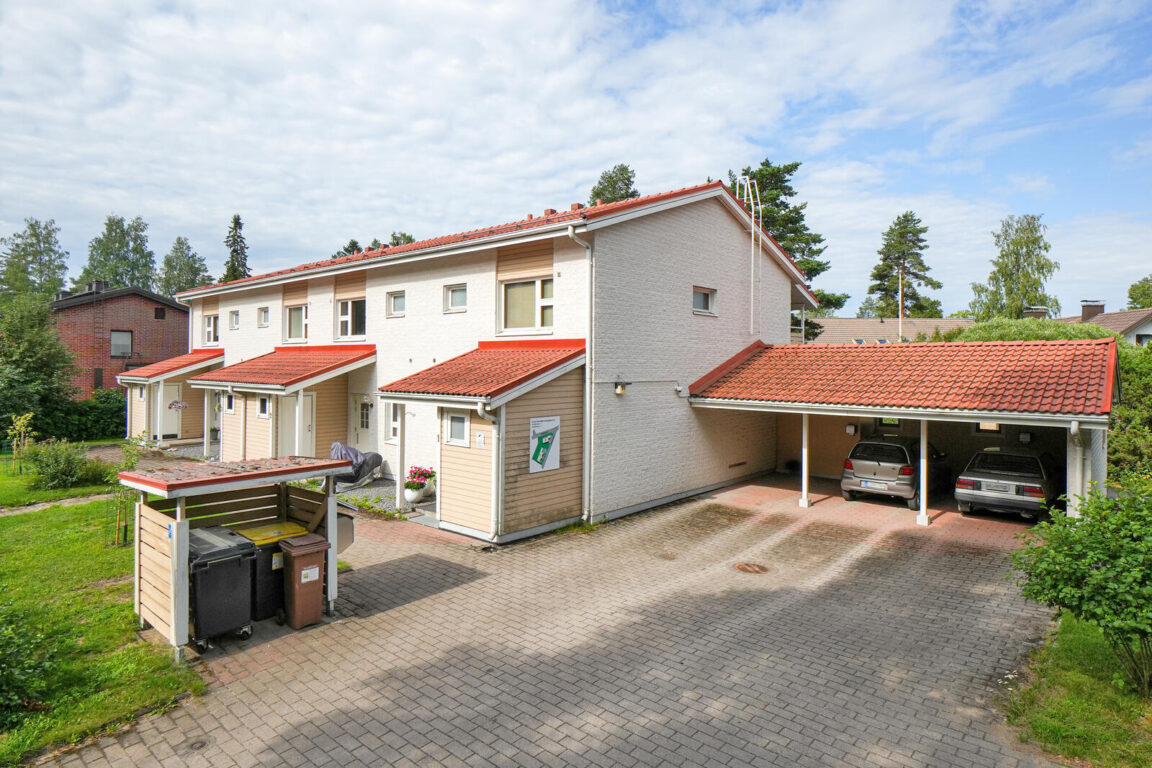 Aholankatu 11, Hyvinkää (Kirjavatolppa)