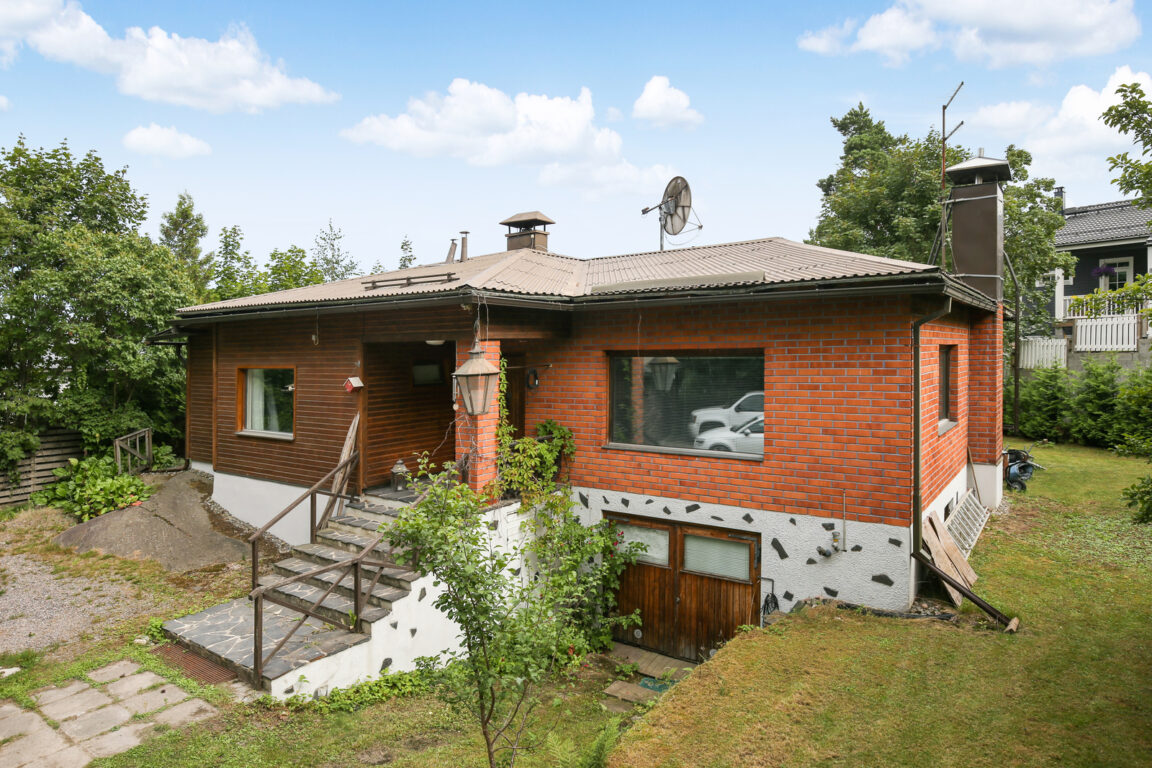 Mäntytie 15, Espoo (Nöykkiö, Eestinmalmi)