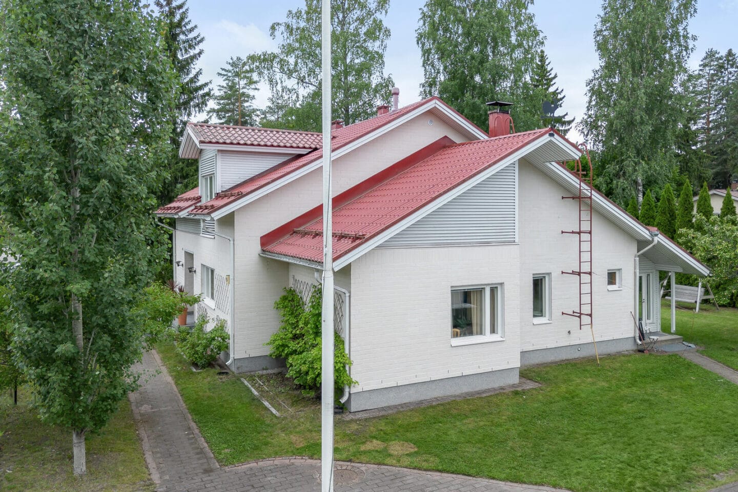 Aholankatu 15, Hyvinkää (Kirjavatolppa), Kuva 1