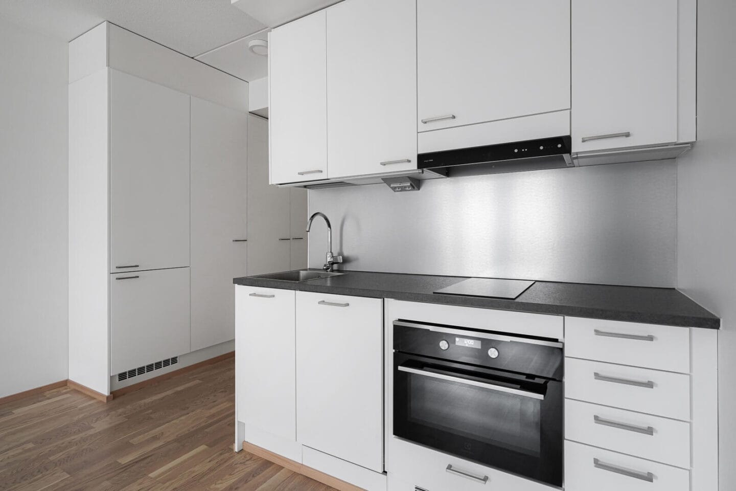 Maisemamaalauksenkatu 4, Helsinki (Kuninkaantammi), Kuva 1