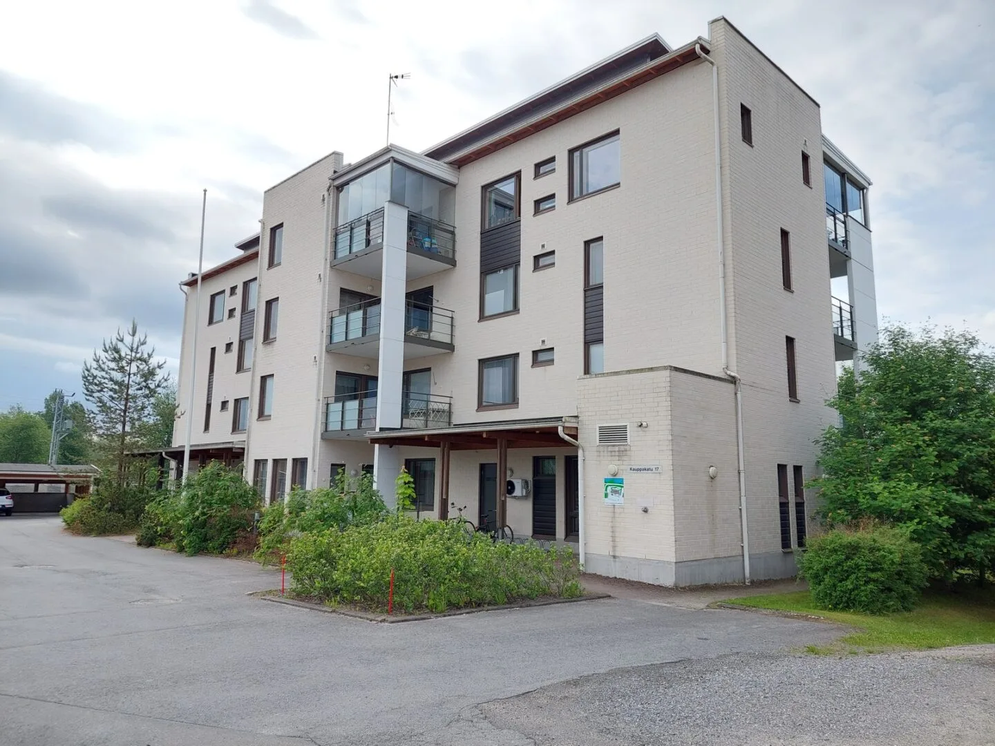 Kerrostalo, 4h, k, ph, s, wc, vh, 2 lasitettua parveketta (yj 4h+k+s), 92.5 m², Keskusta