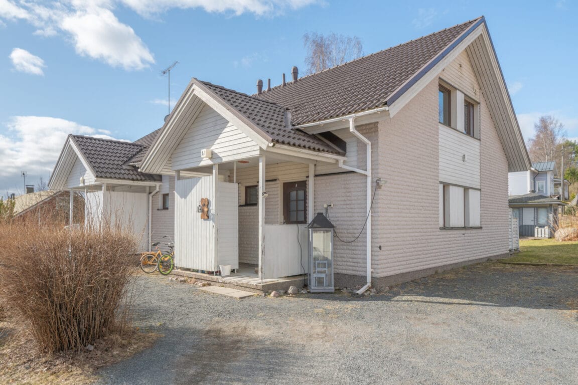 Ainolankatu 1, Karkkila (Nahkio)