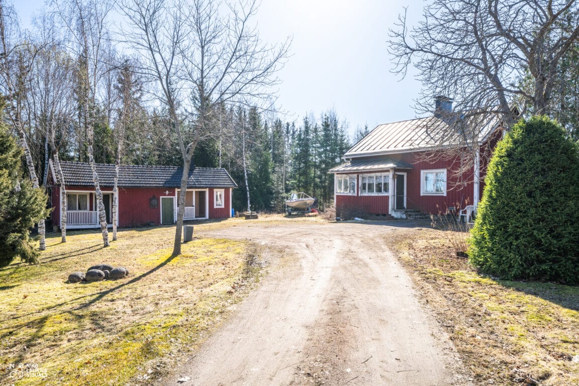 Koulutie 15, Lapinjärvi (Kirkonkylä)
