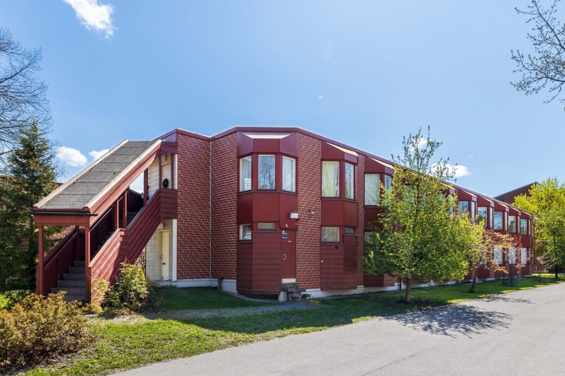 Kartanonkaari 22, Helsinki (Malminkartano)