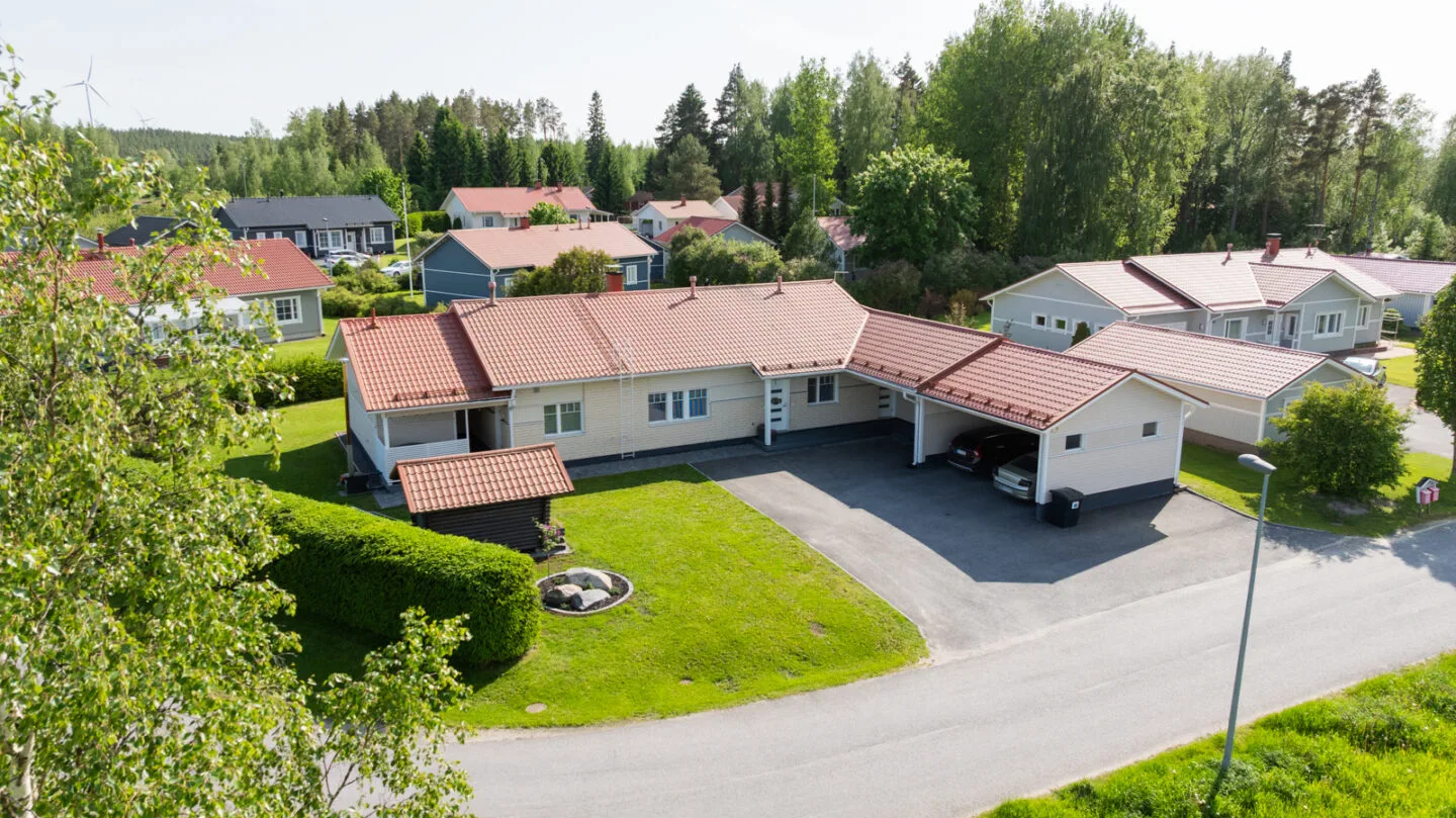 Omakotitalo, 7h, k, 3 ph. khh, s, wc, varasto, 2-auton katos, 165 m², Koskikylä