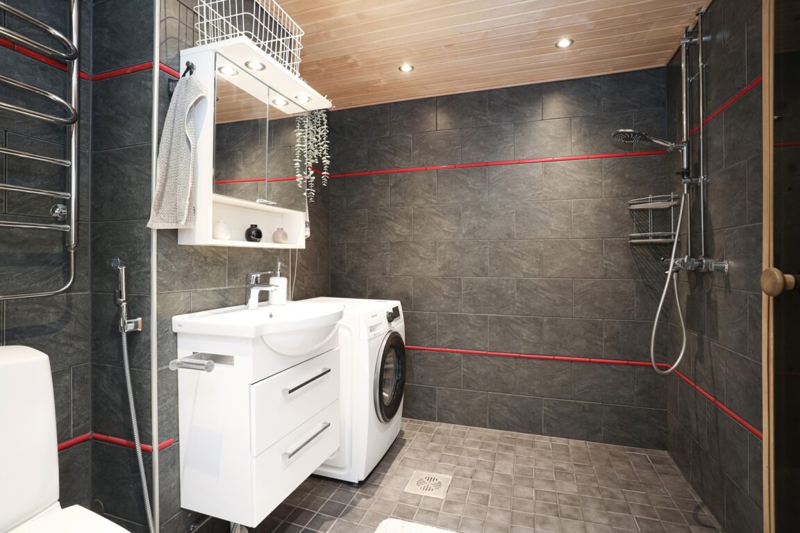 Kaarikatu 13, Lahti (Asemantausta)