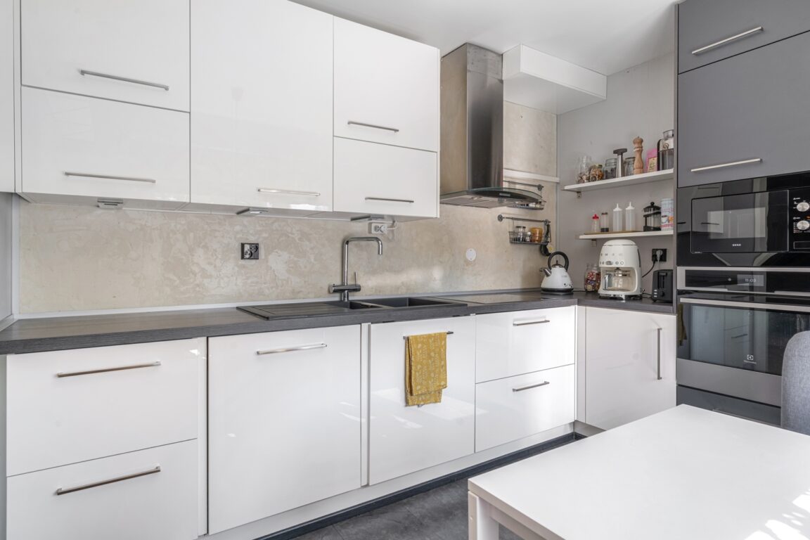 Linnalankatu 7, Hyvinkää (Kirjavatolppa)