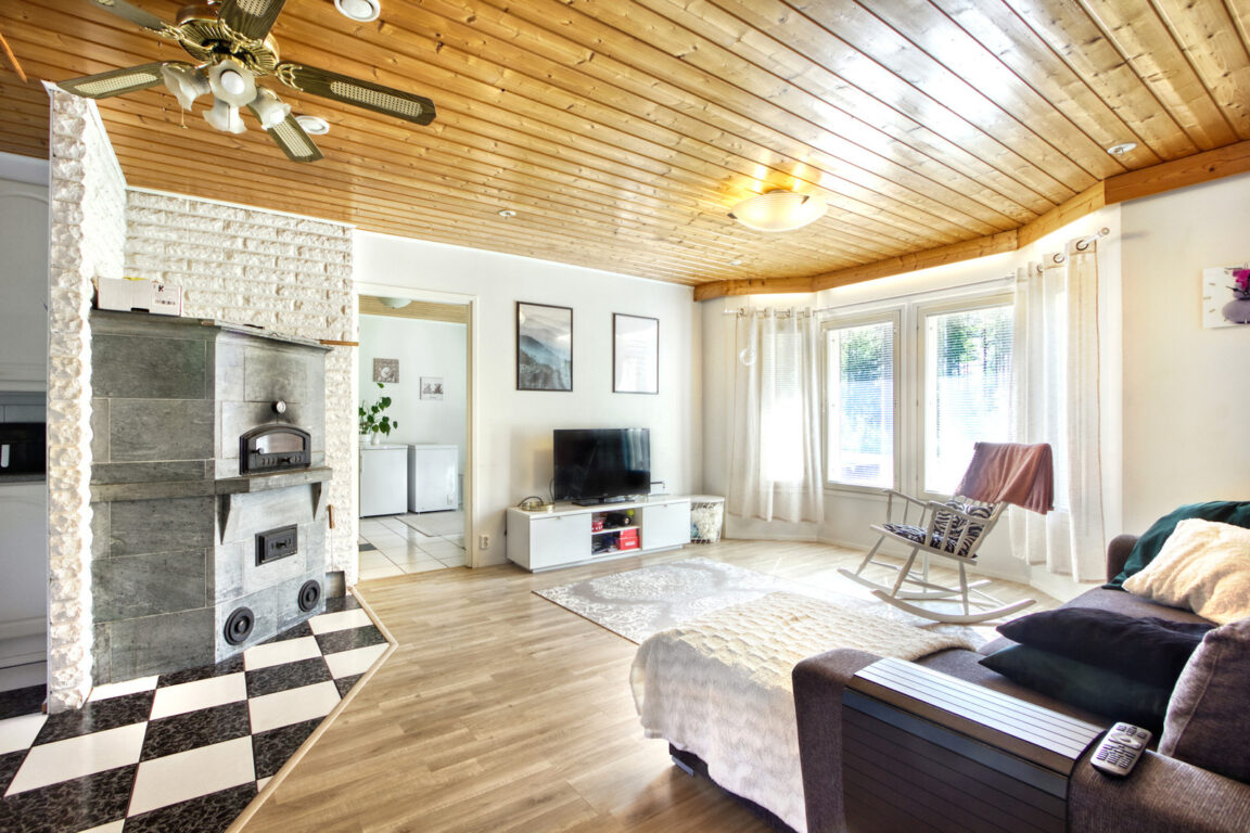 Kuusitie 1, Tuusniemi (Tuusniemi)