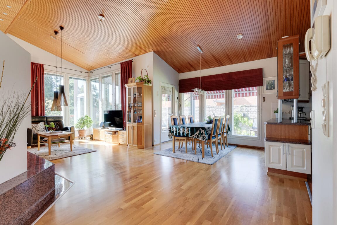 Kaunisharju 8, Vantaa (Vaarala)