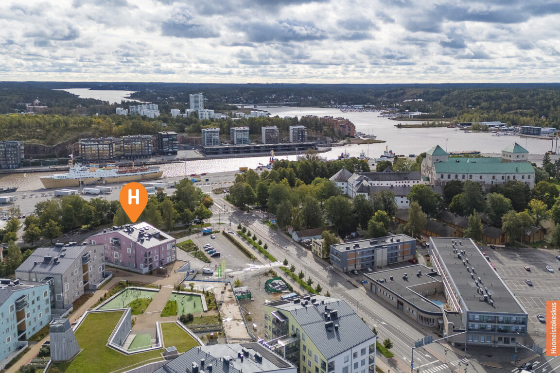 Vallihaudankatu 1, Turku (Linnanfältti)