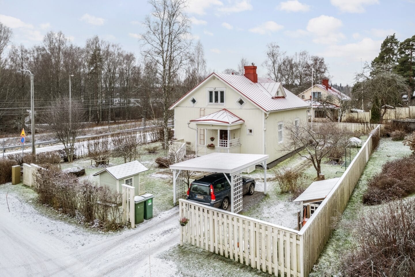 Etelän puoleinen sisäänkäynti