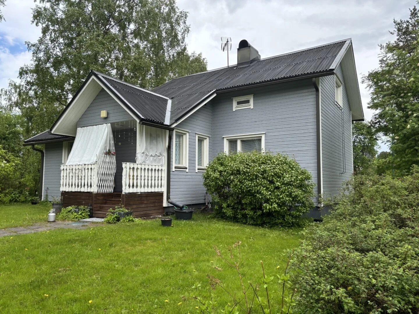Omakotitalo, AK: 2h,k,khh,ph,s,wc YK: 2h,sivu-ullakot, 102 m², Keskusta, Haapajärvi