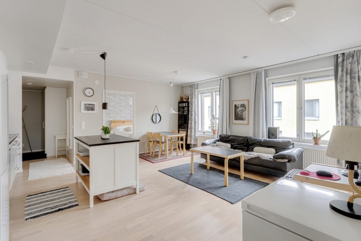 Taidemaalarinkatu 10, Helsinki (Kuninkaantammi)