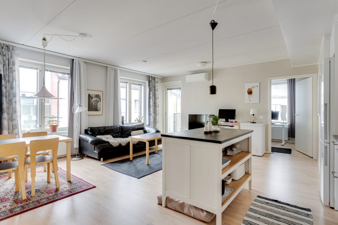 Taidemaalarinkatu 10, Helsinki (Kuninkaantammi)