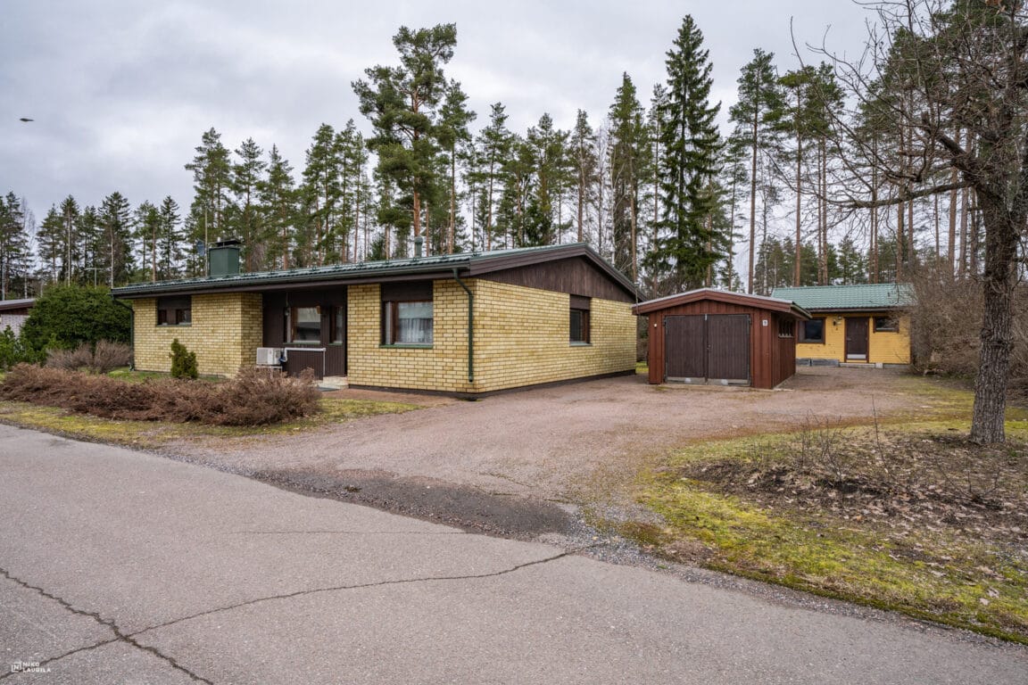 Tiilimestarintie 9, Ruotsinpyhtää (Petjärvi)