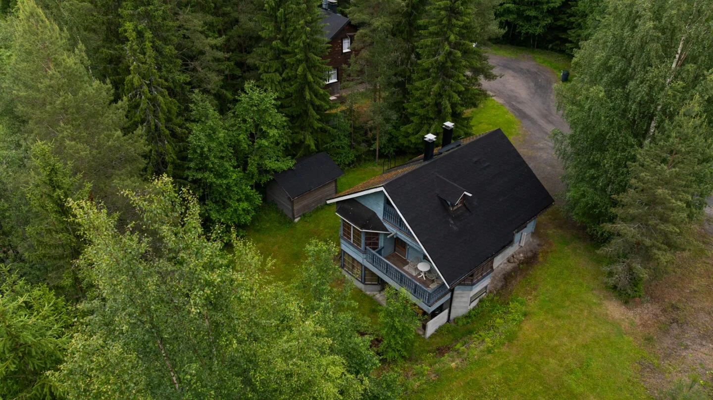 Mökki tai huvila, 4h,k,th,psh,s,2xwc,yläkerran aula, varasto, 106 m², Simpsiö