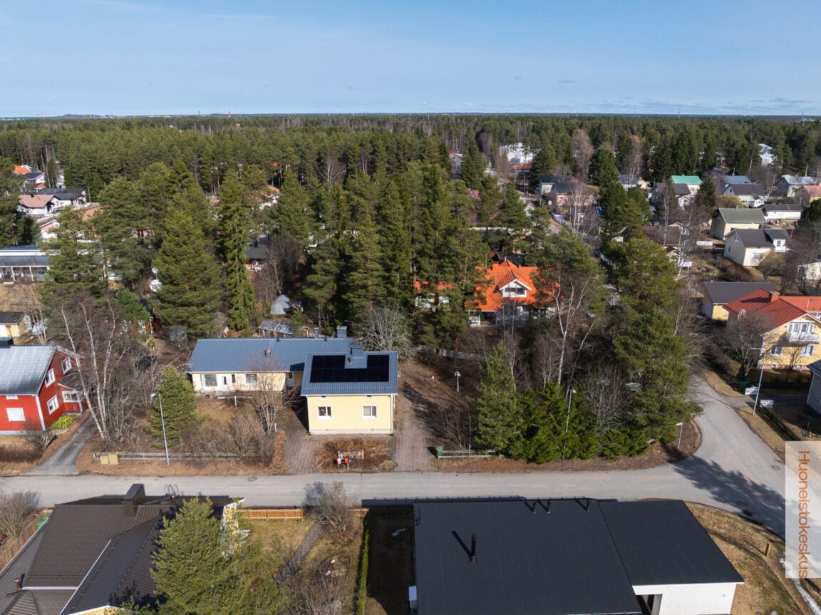 Nuutintie 13, Oulu (Myllyoja)