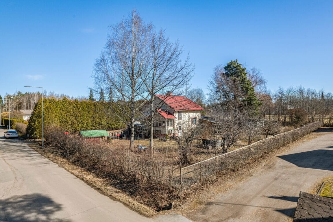 Uusitie 8, Vantaa (Koivuhaka)