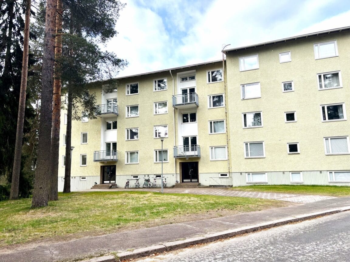 Sakaristontie 9, Kouvola (Kaunisnurmi)