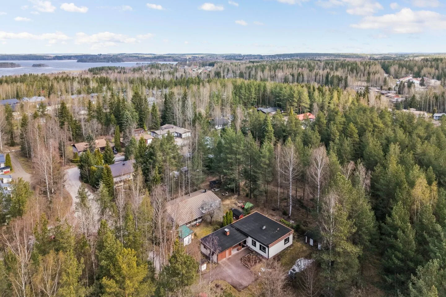 Omakotitalo, 4h,k,psh/s/wc,tkh,erillinen wc, autotalli, 2xvar., erillinen ulkorakennus, 98 m², Jokela, Kouvola