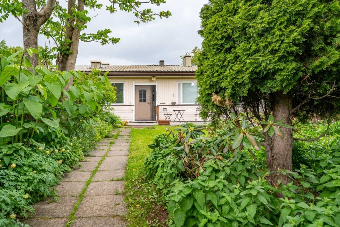 Liljatie 22, Vantaa (Viertola)