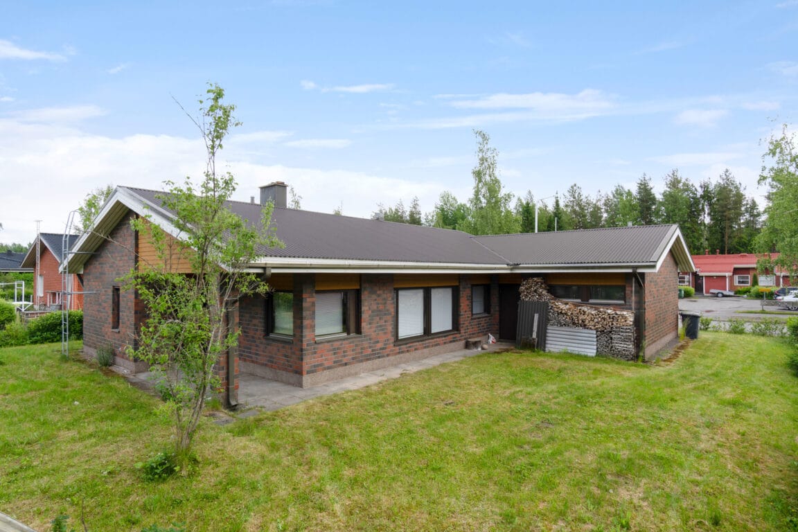 Pappikallionkatu 15, Kouvola (Vahteronmäki)