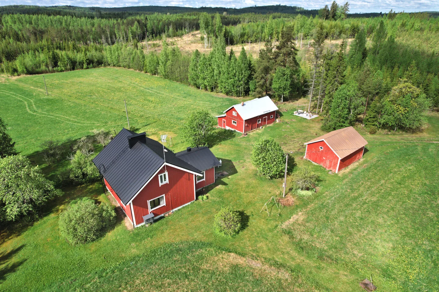 Dom, 93 m², pozemok 73450 m²