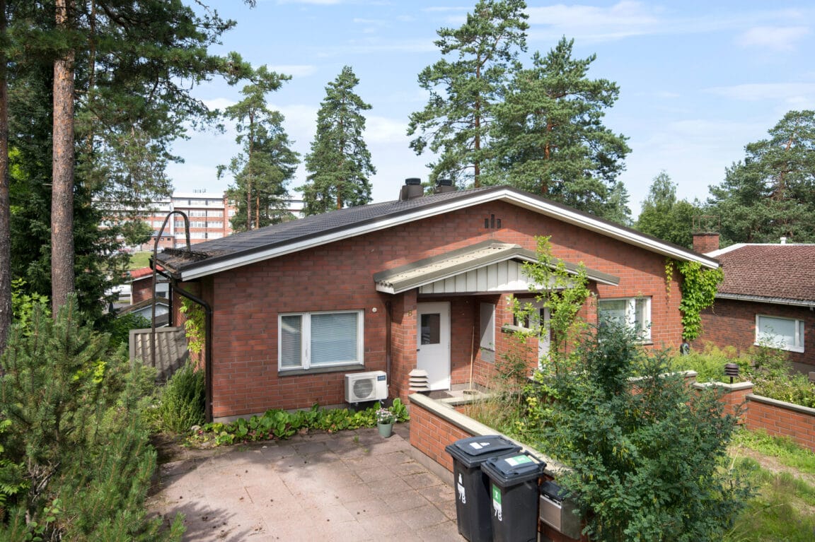 Linnalankatu 7, Hyvinkää (Kirjavatolppa)