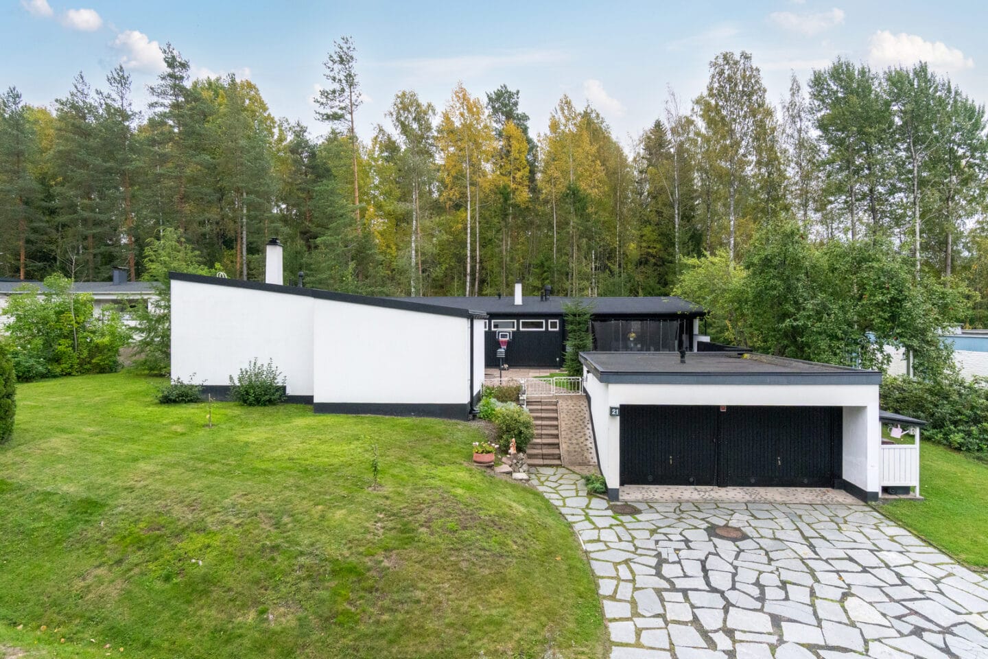 Julkisivu
