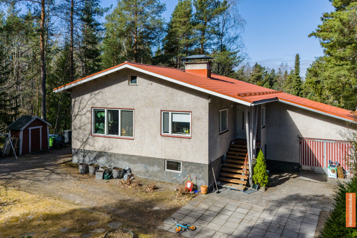 Syreenikatu 17, Raisio (Metsäaro)