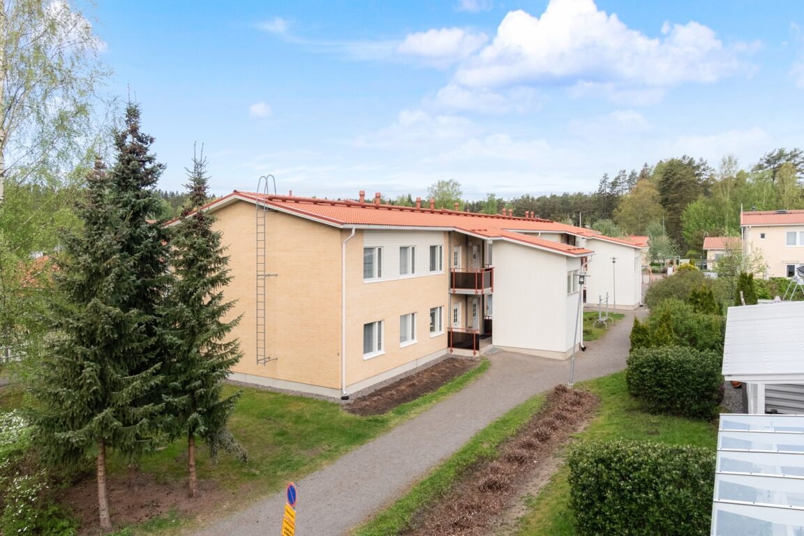 Kanakouluntie 7b, Hämeenlinna (Kankaantausta)