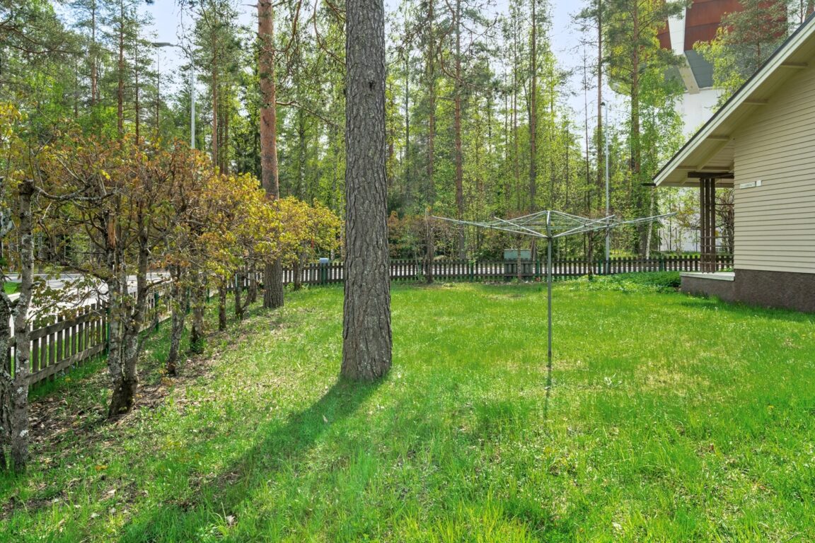 Kuningasvuorenkatu 24, Hyvinkää (Kirjavatolppa / Puolimatka)